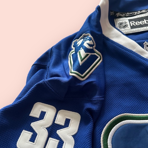 Youth NHL Vancouver Canuck Reebok Youth Hockey Jersey Henrik Sedin #33 Captain - Picture 5 of 9